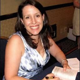 Джулія Куїнн Джулія Куїнн