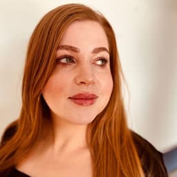 Вікторія Ллойд-Барлоу Вікторія Ллойд-Барлоу