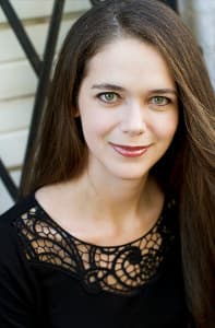 Автор "Дженніфер Лінн Барнс" Дженніфер Лінн Барнс