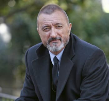 Автор "Артуро Перес-Реверте" Артуро Перес-Реверте