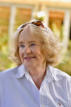 Дженніфер Бонет Дженніфер Бонет