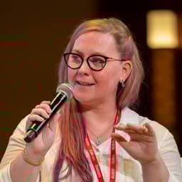 Ребекка Яррос Ребекка Яррос