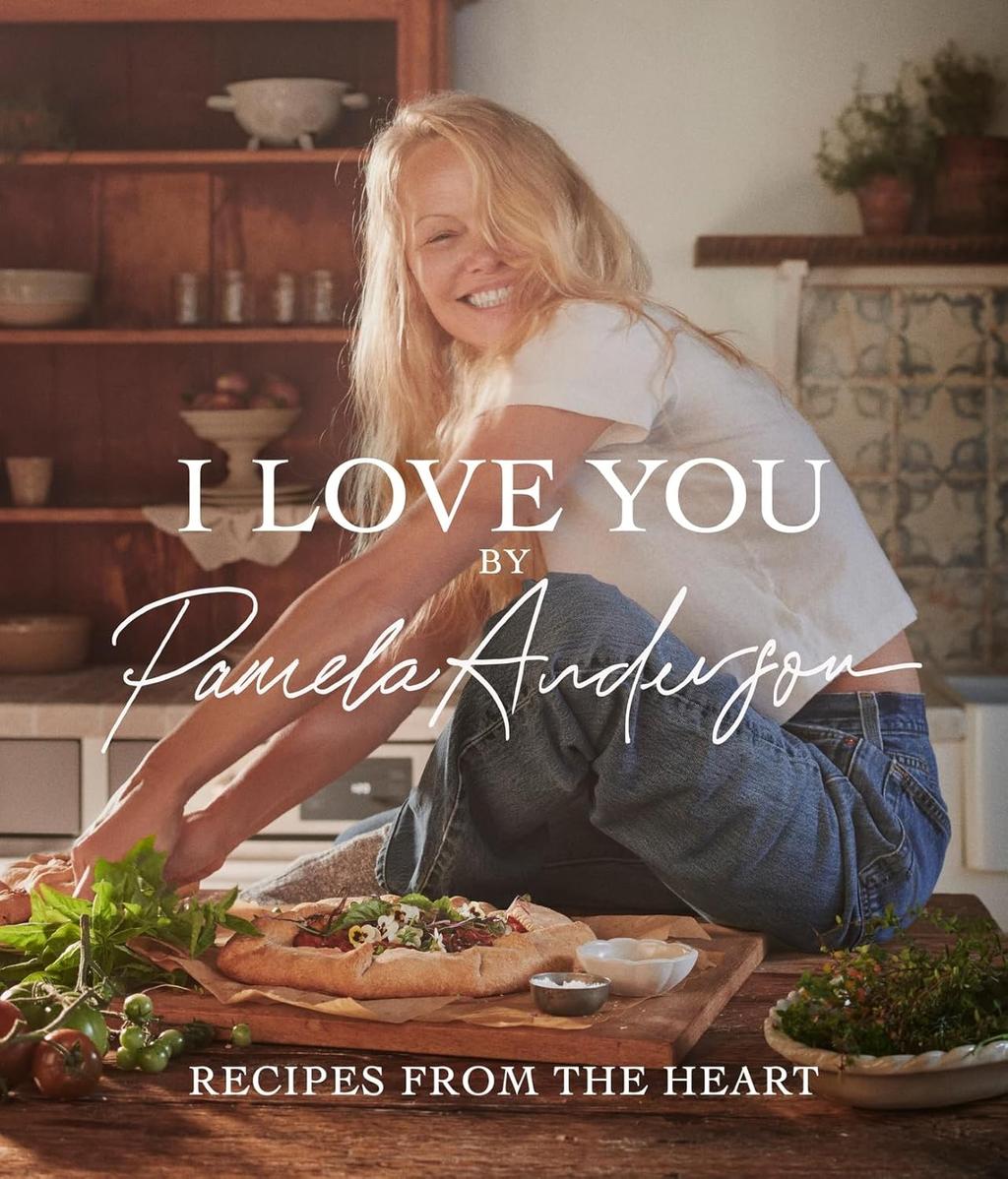 Обкладника "I Love You: Recipes from the heart: the first cookbook from the iconic actress, model and activist" - 1 Фото Превью "I Love You: Recipes from the heart: the first cookbook from the iconic actress, model and activist" - Фото №1